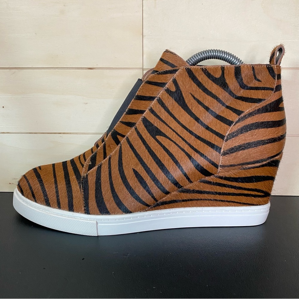 Paolo Women’s Tan & Black Zebra Stripe Wedge Sneaker - Picture 4 of 12